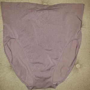 gently preowned Rhonda Shear Shapewear.